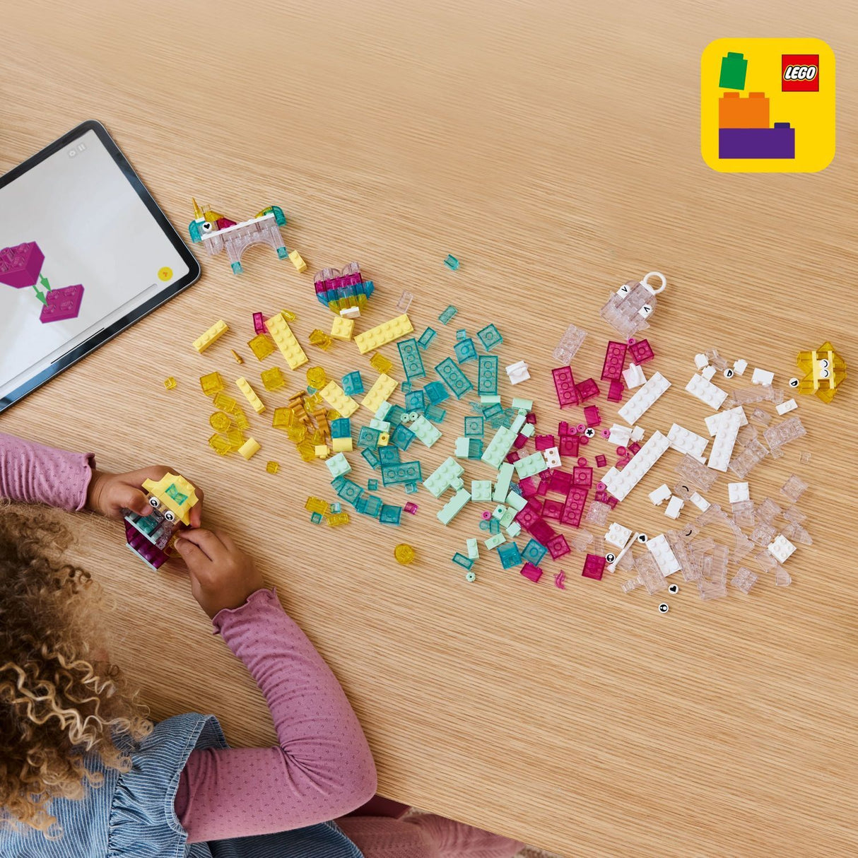 LEGO Classic: Magical Transparent Box