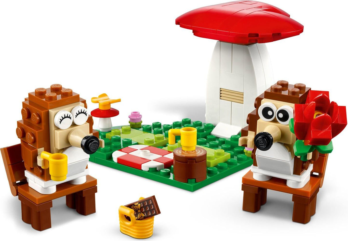 LEGO Iconic: Hedgehog Picnic Date