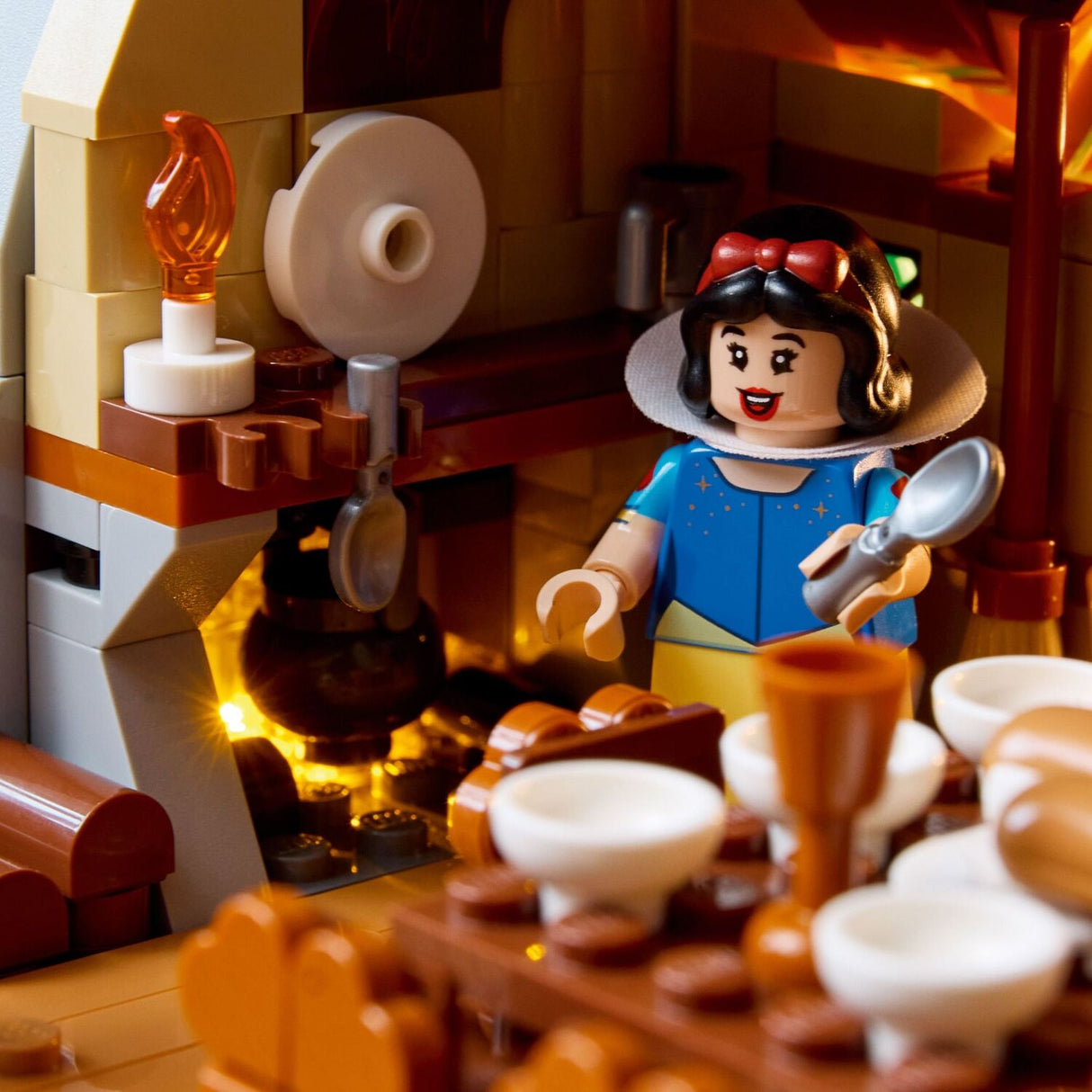 LEGO Disney Princess: Snow White and the Seven Dwarfs Cottage