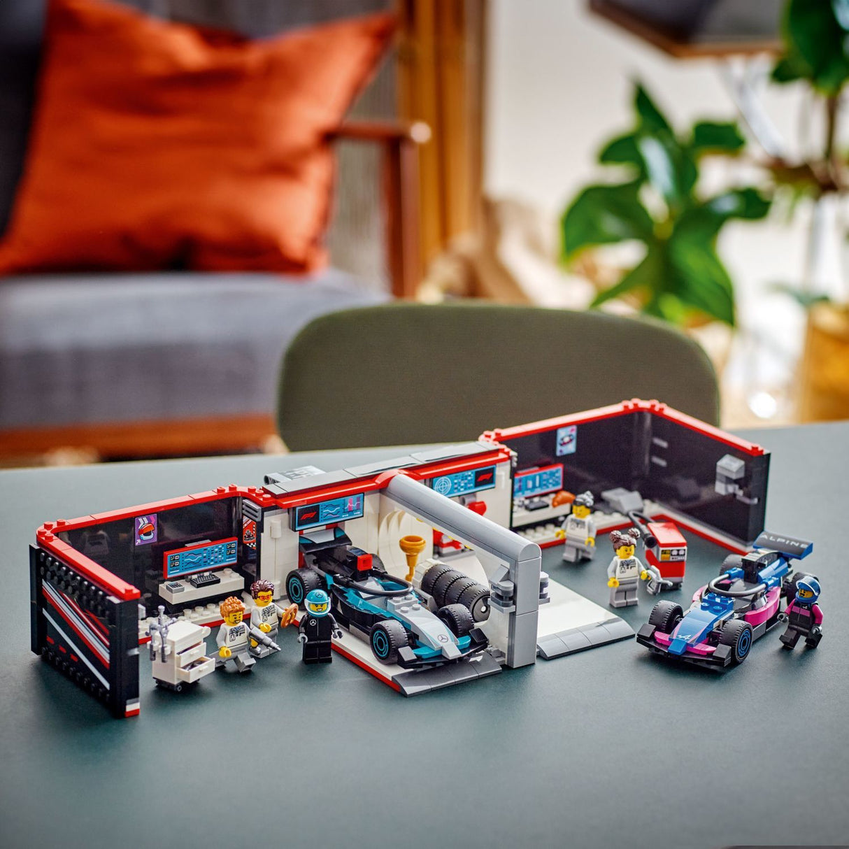 LEGO City Formula 1: F1® Garage & Mercedes-AMG & Alpine Cars