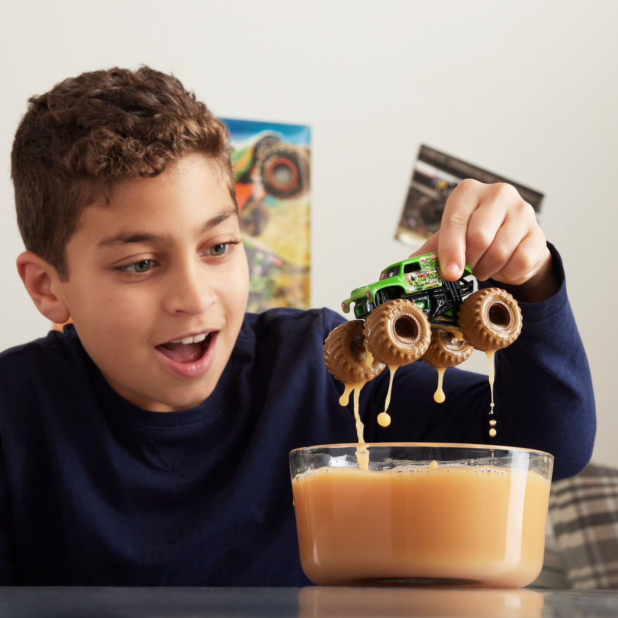 Monster Jam , Mystery Mudders, Official Die-Cast Monster Truck 1:64 Scale (Styles Will Vary)