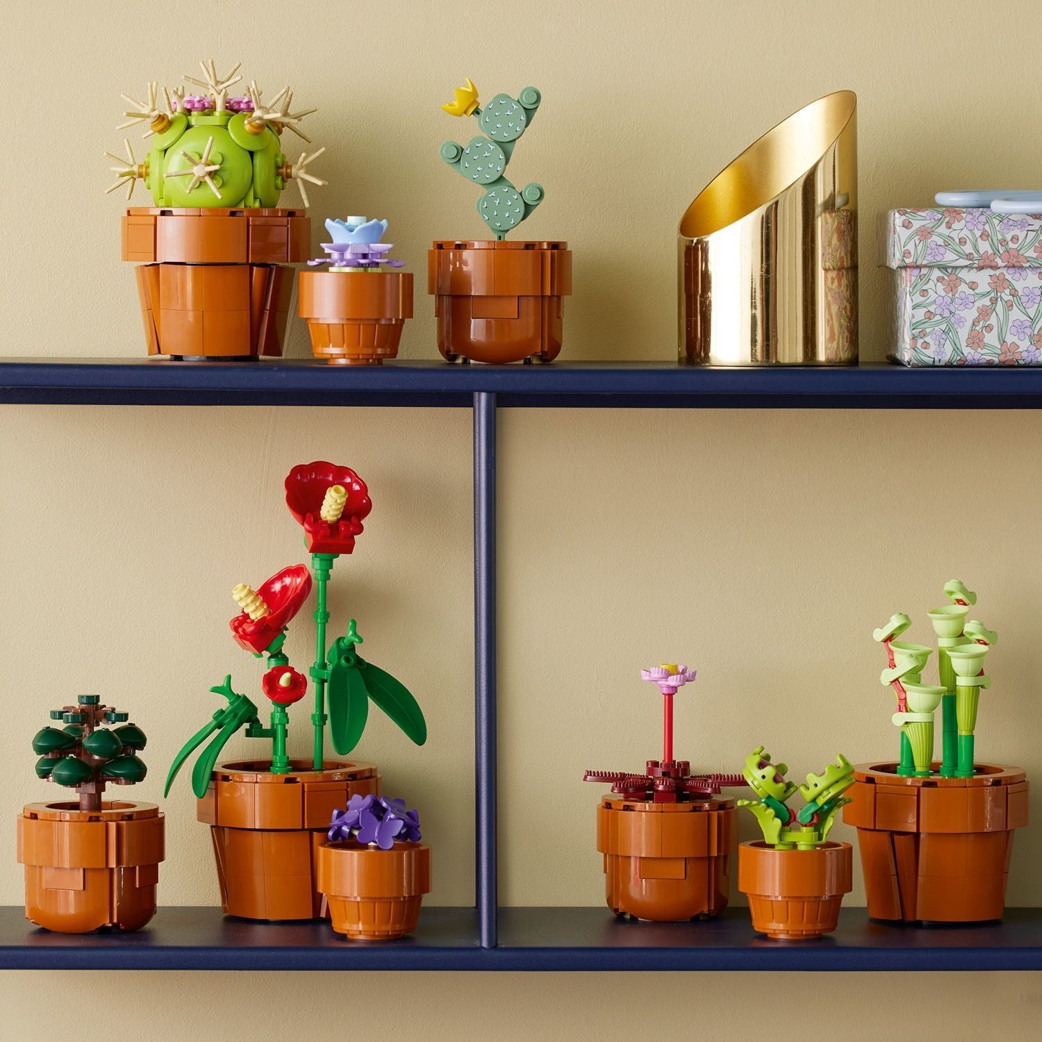 tiny plant pots LEGO - 10329