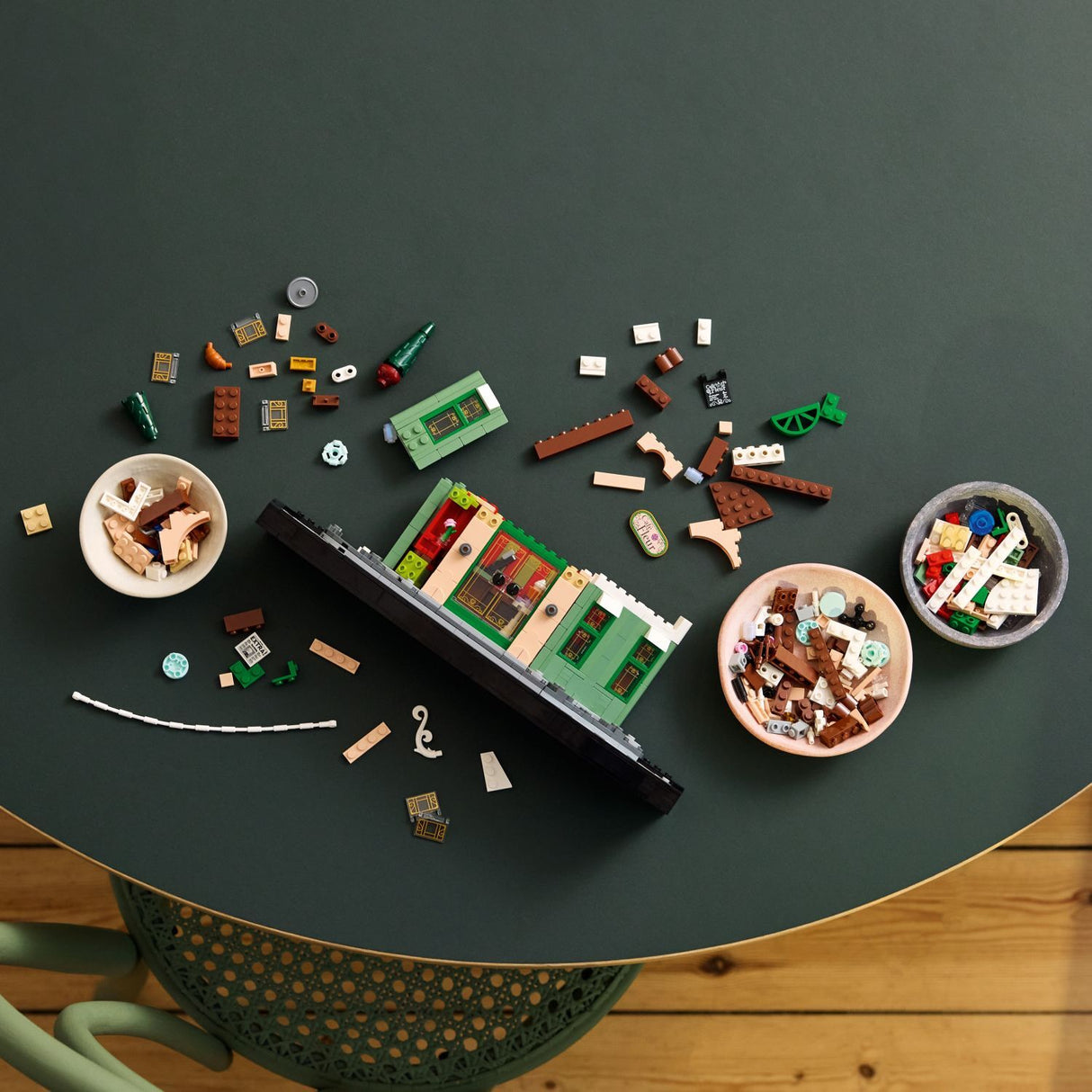 LEGO Icons: French Café
