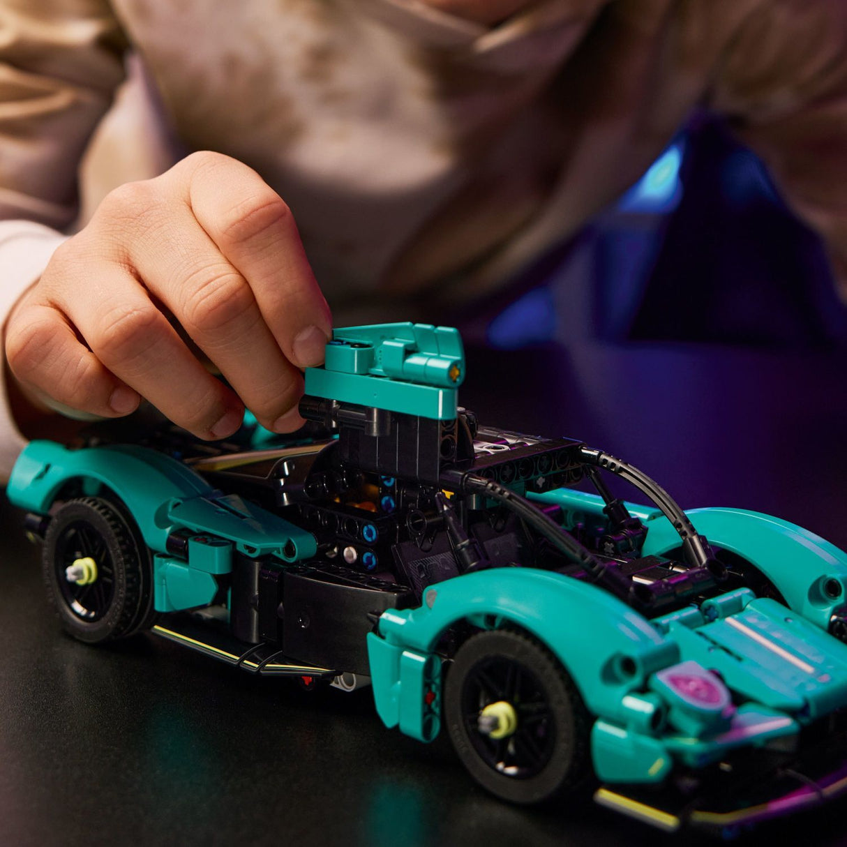 LEGO Technic: Aston Martin Valkyrie
