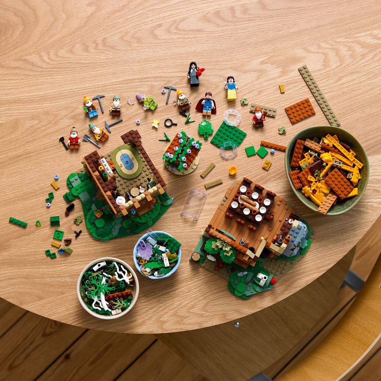 LEGO Disney Princess: Snow White and the Seven Dwarfs Cottage