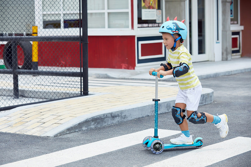 Micro Mini Deluxe LED Scooter - Aqua – Geppetto's Toys
